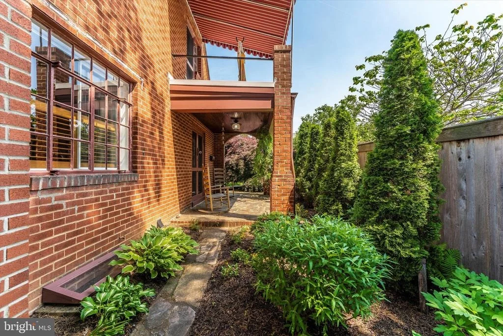 Photo of 402 W 2ND STREET