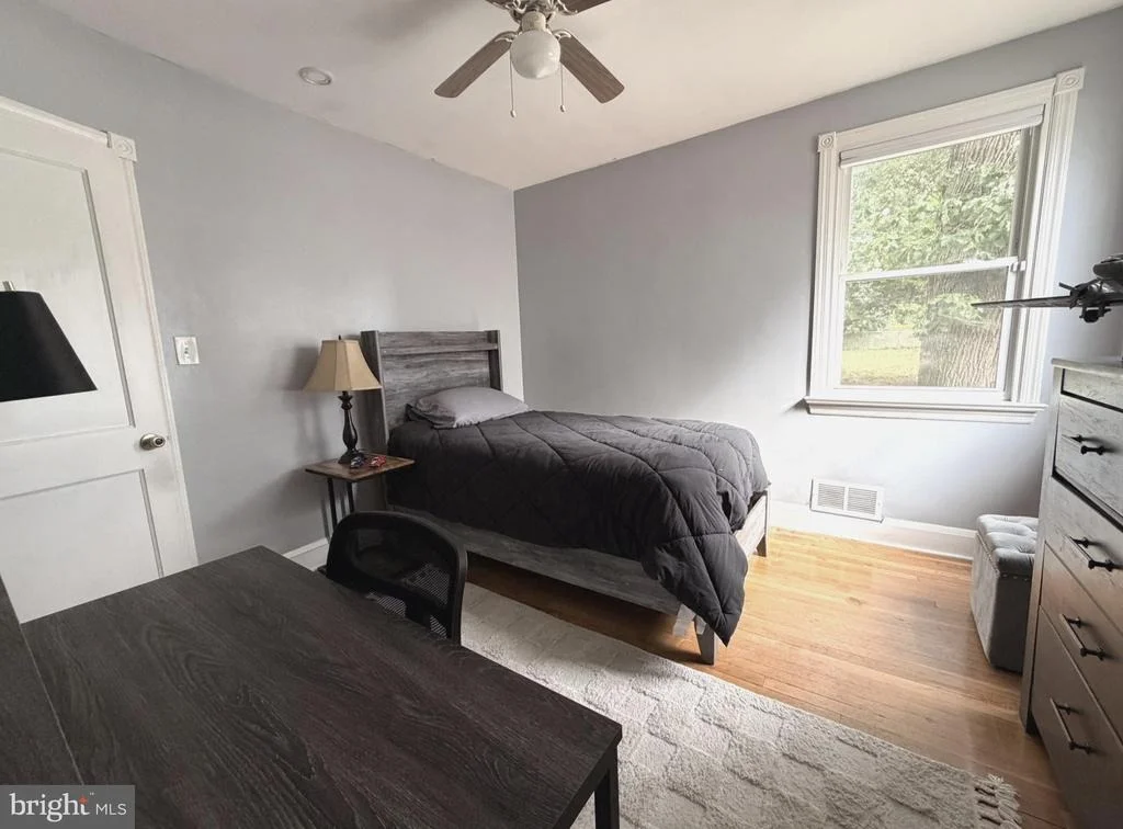 Photo of 6011 EASTERN PARKWAY