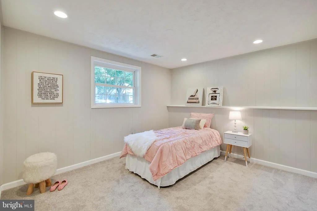 Photo of 9809 OLEANDER AVENUE