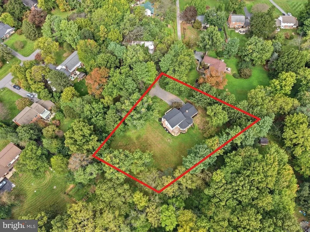 Photo of 28405 HONEYSUCKLE DRIVE