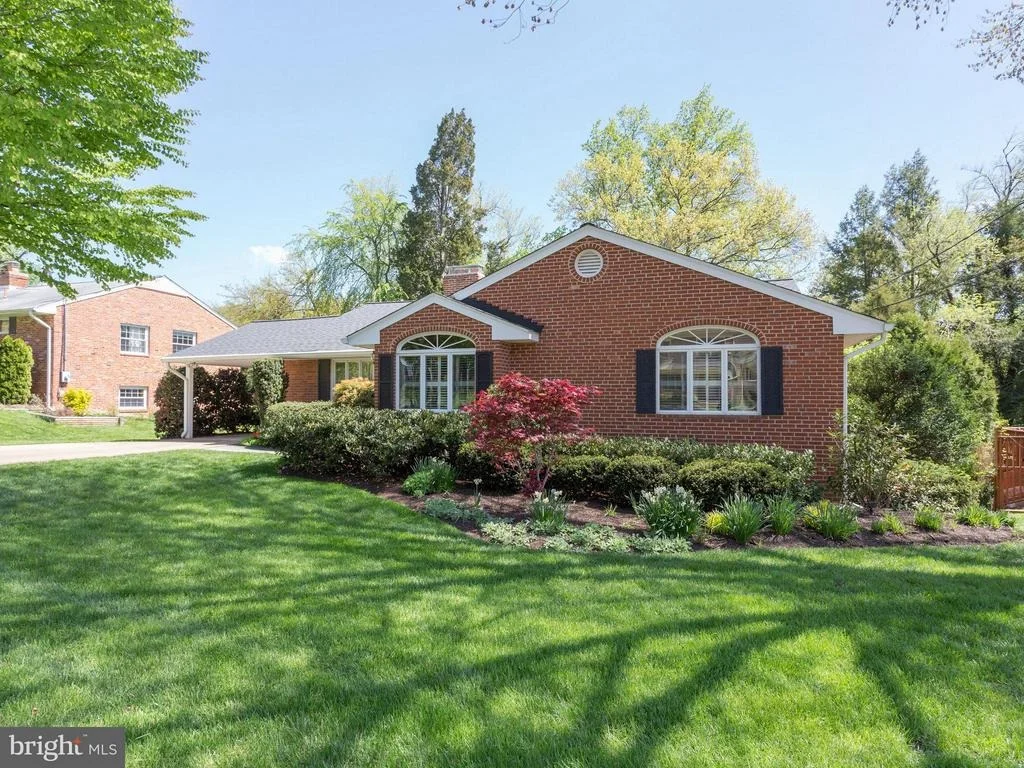 Photo of 1827 DEER DRIVE