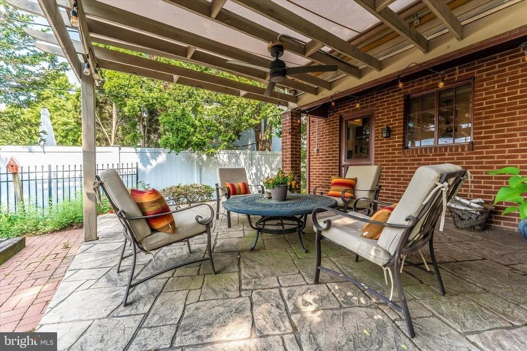 Photo of 402 W 2ND STREET