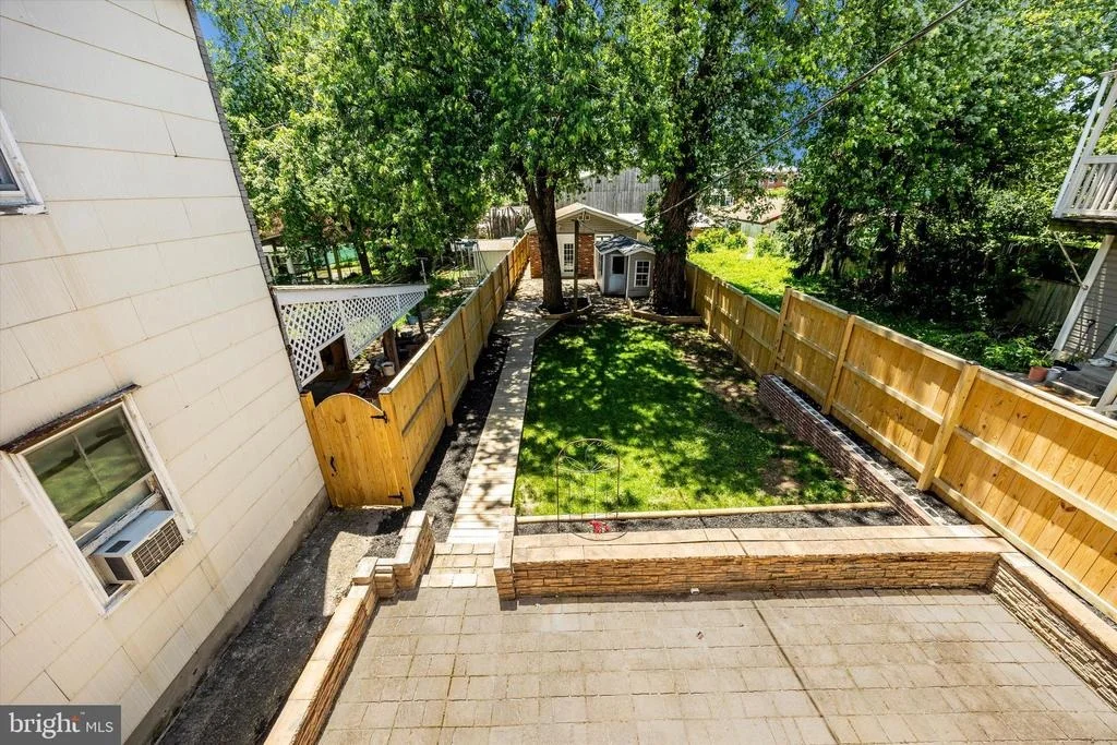 Photo of 246 E 7TH STREET