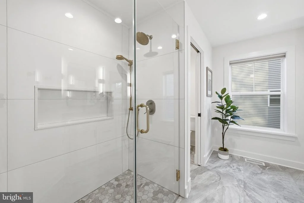 Photo of 1422 HOWARD ROAD