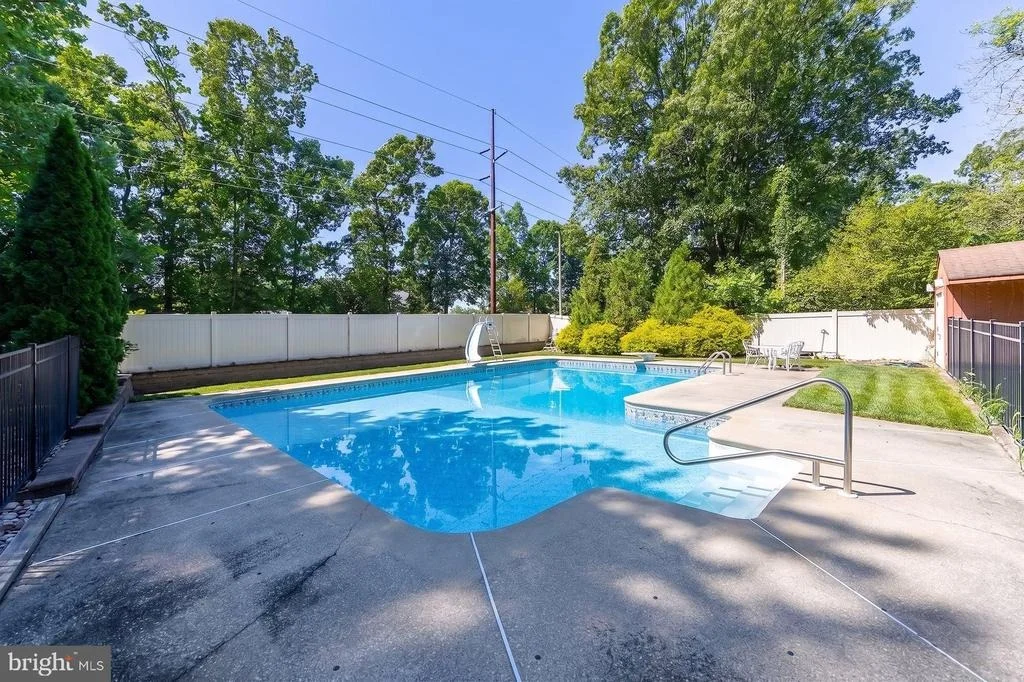 Photo of 73 COLONIAL TERR