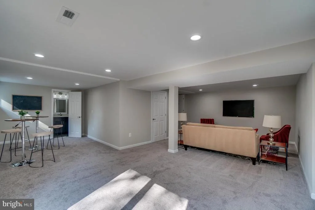 Photo of 913 SADDLEBACK COURT