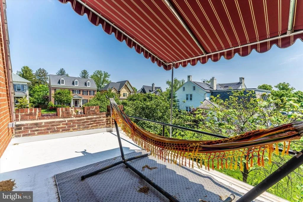 Photo of 402 W 2ND STREET