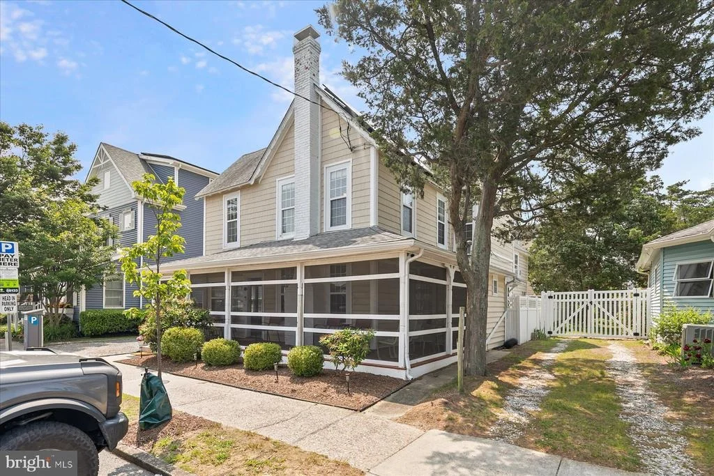 Photo of 16 DELAWARE AVENUE