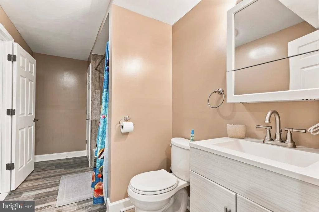 Photo of 6921 UNIVERSITY DRIVE
