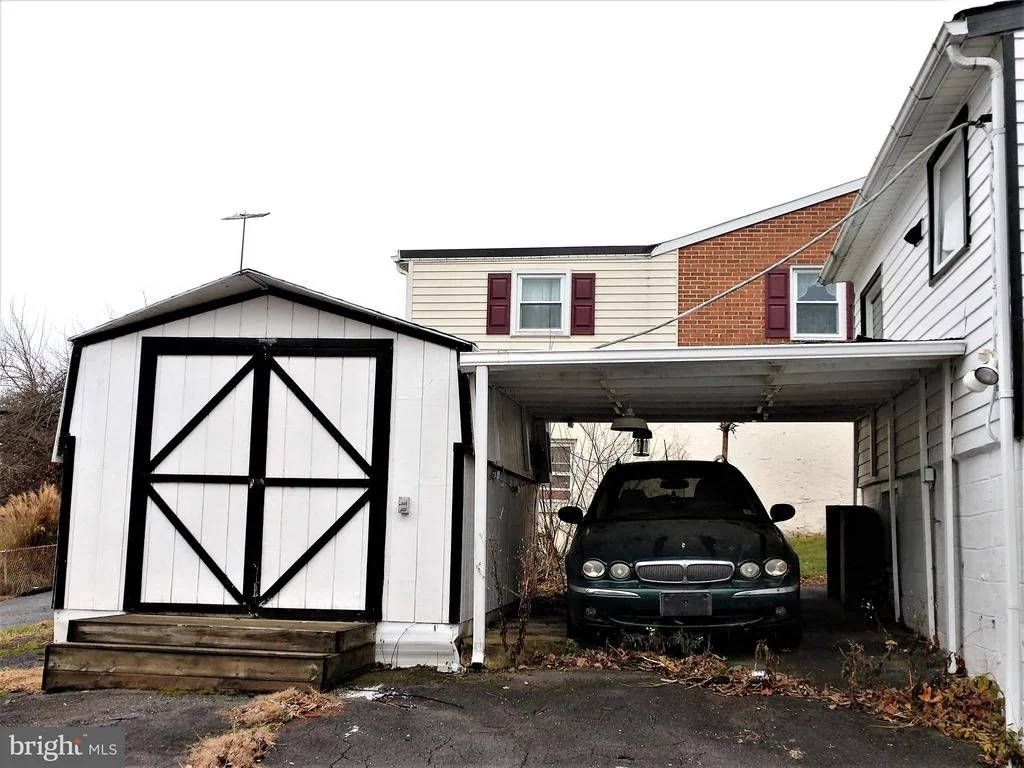 Photo of 620 N MAPLE AVENUE