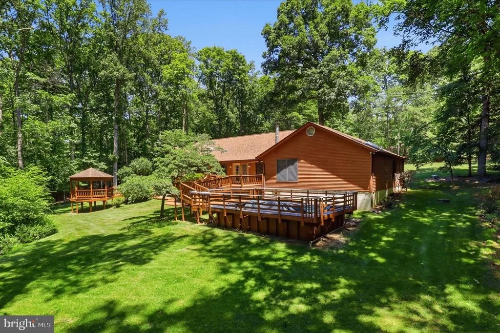 Photo of 6501 COMMONWEALTH COURT
