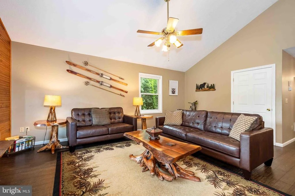 Photo of 305 LAKE POINTE DRIVE