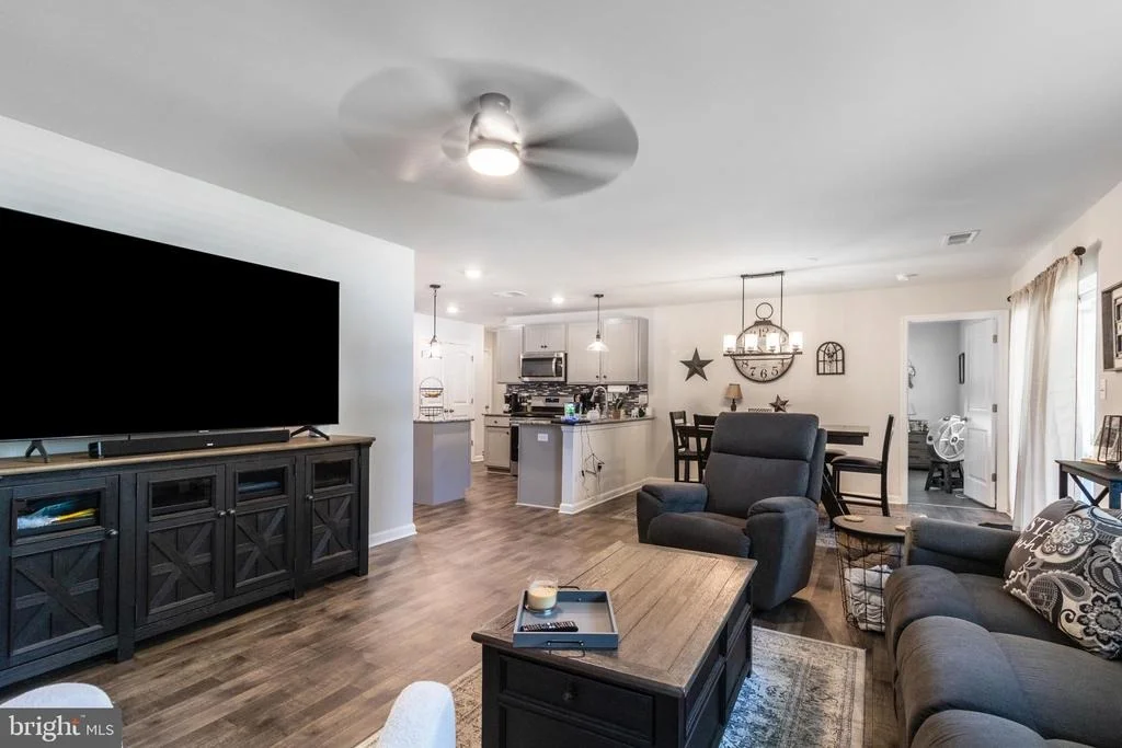 Photo of 142 POND VIEW LANE
