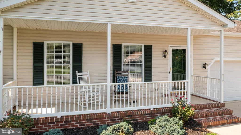 Photo of 33 SIOUX DRIVE