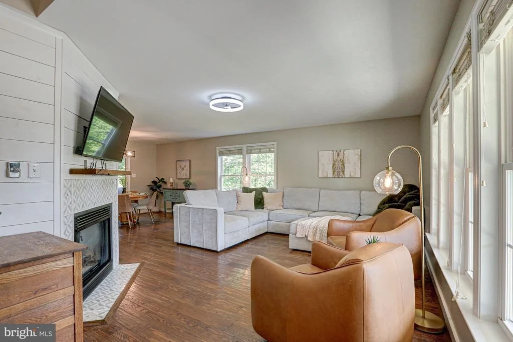 Photo of 119 N MEADOW DRIVE