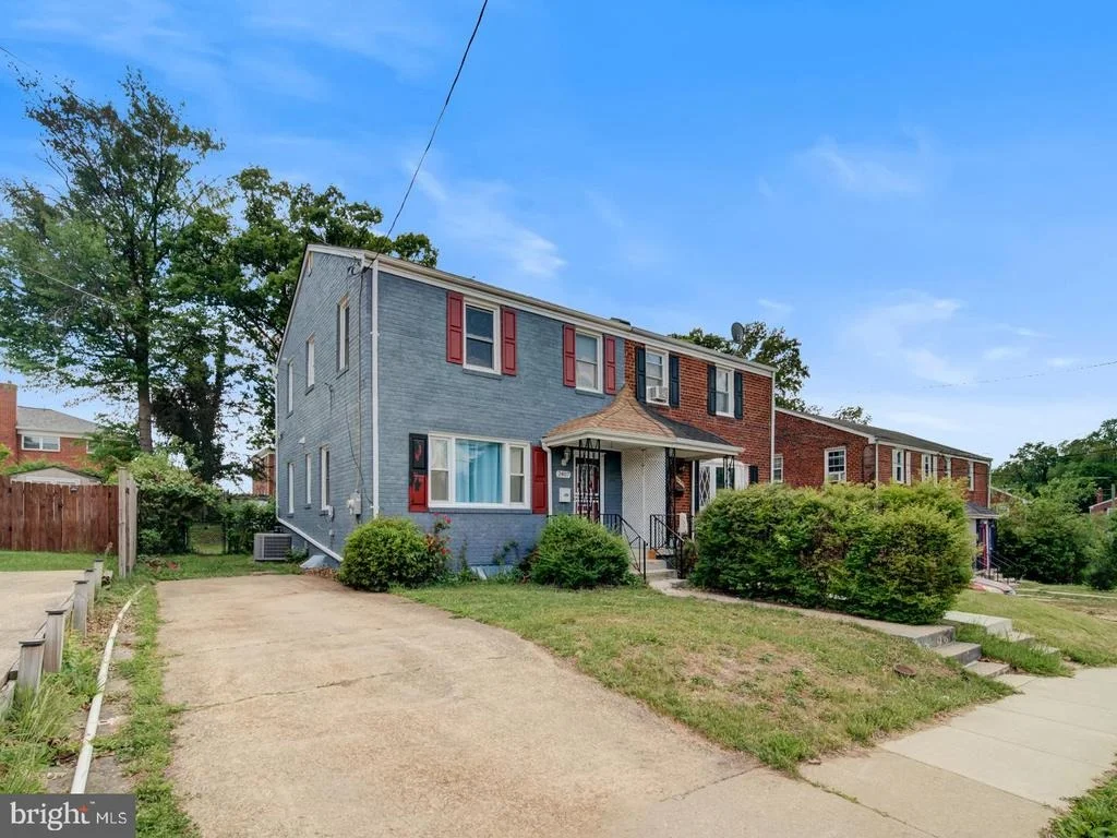 Photo of 2407 SAINT CLAIR DRIVE