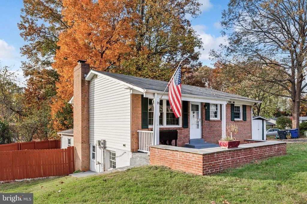 Photo of 18916 WHITE OAK DRIVE