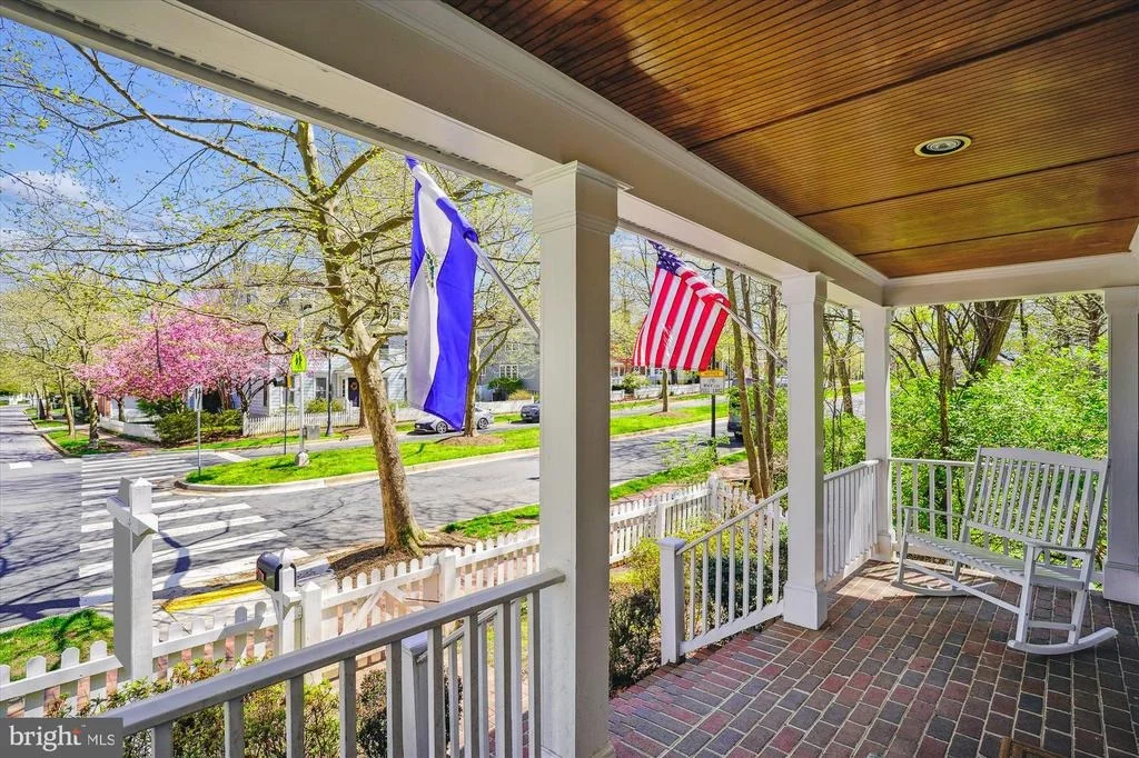 Photo of 302 TSCHIFFELY SQUARE ROAD