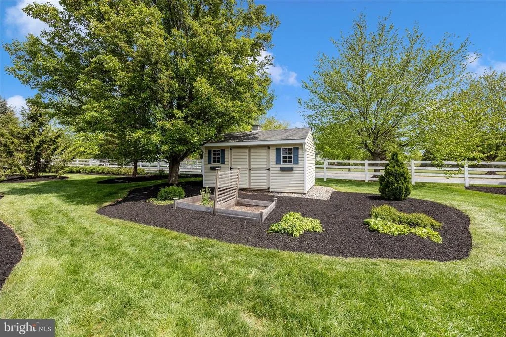 Photo of 6170 CHALLEDON CIRCLE