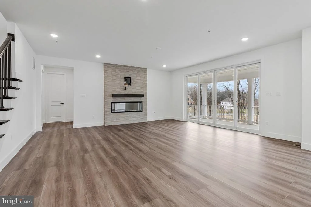Photo of 2000 ARAM DRIVE