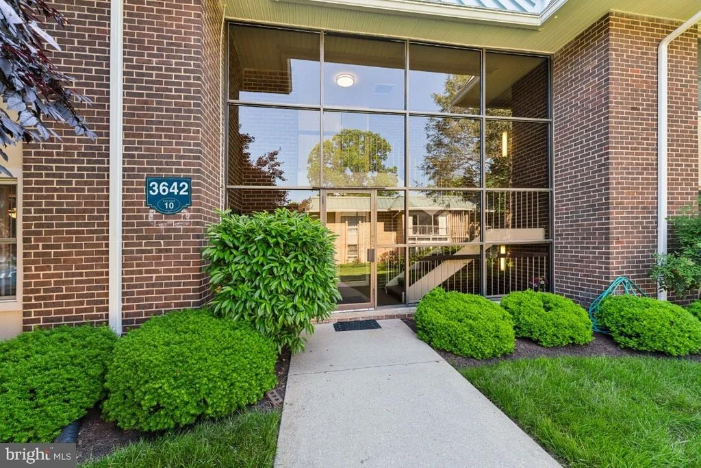 Photo of Unit 102F at 3642 GLENEAGLES DRIVE