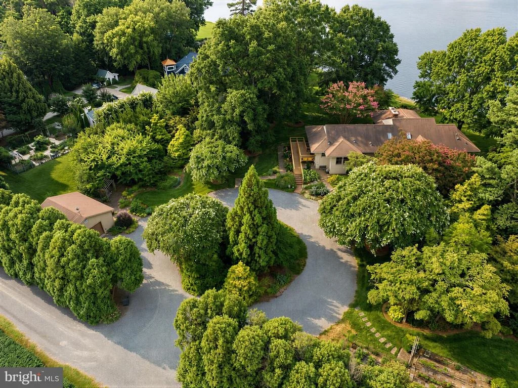 Photo of 2662 MARTHAS WAY