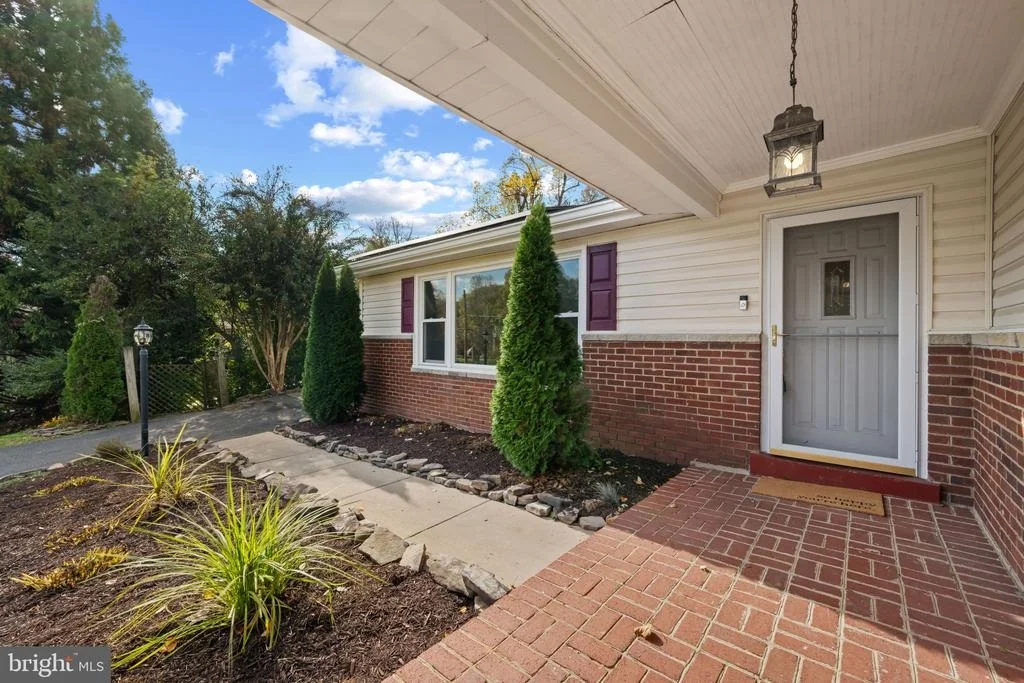 Photo of 19724 MEREDITH DRIVE