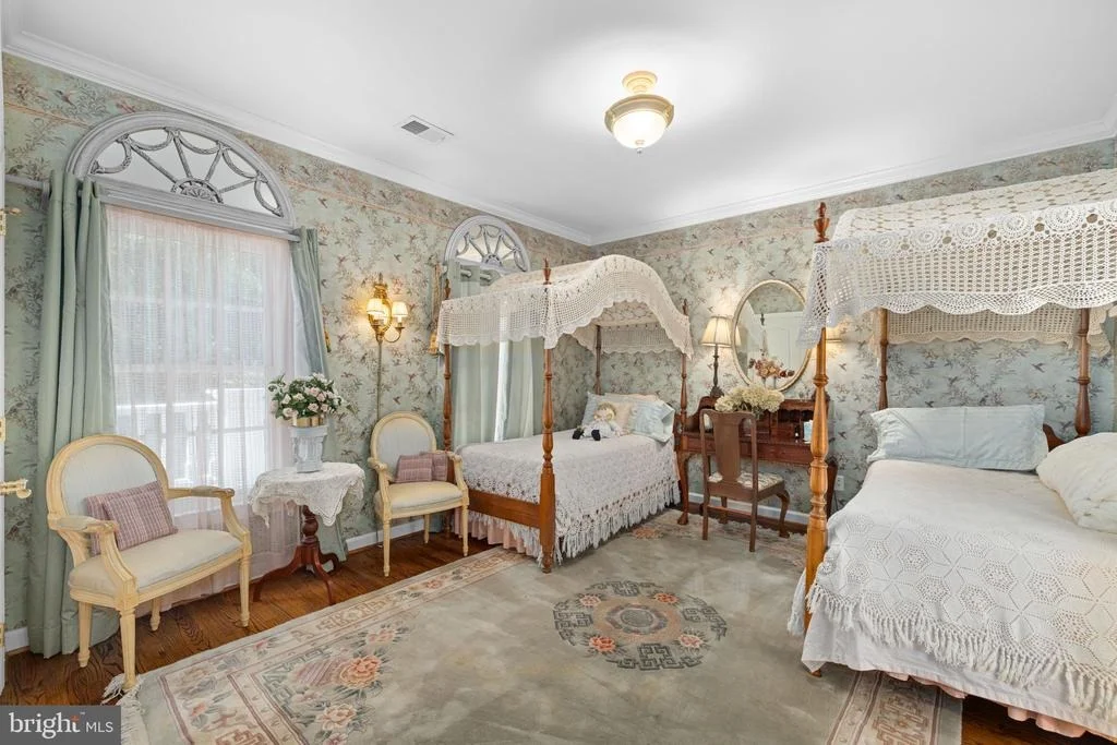 Photo of 897 CHINQUAPIN ROAD