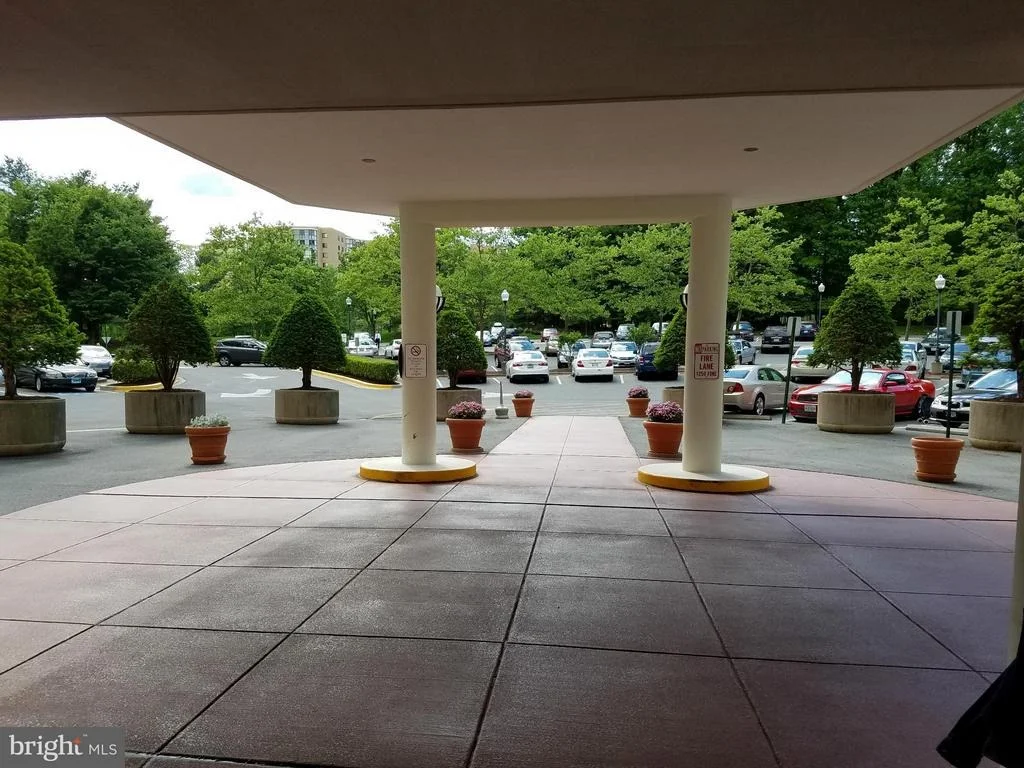 Photo of Unit 4922 at 15100 INTERLACHEN DRIVE