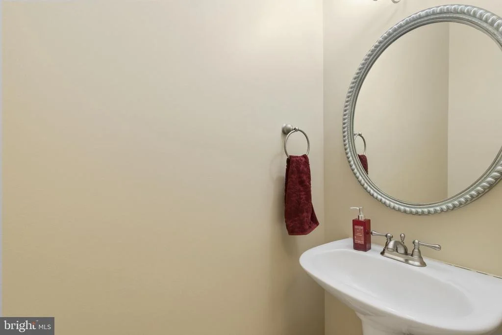 Photo of 922 SIDEHILL DRIVE