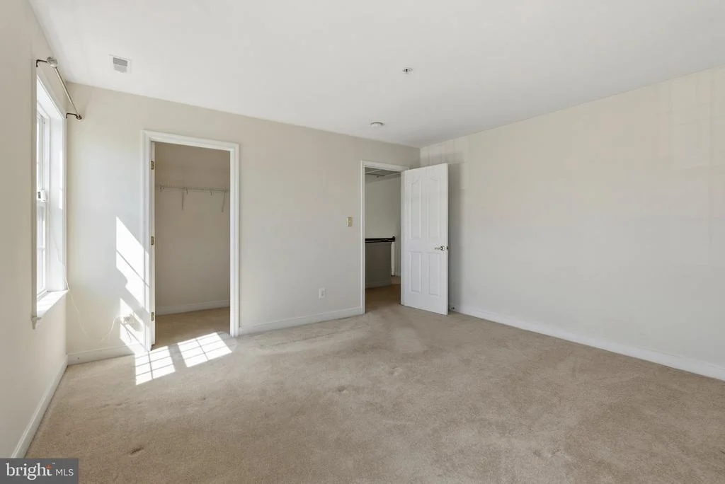 Photo of 915 ZENITH DRIVE