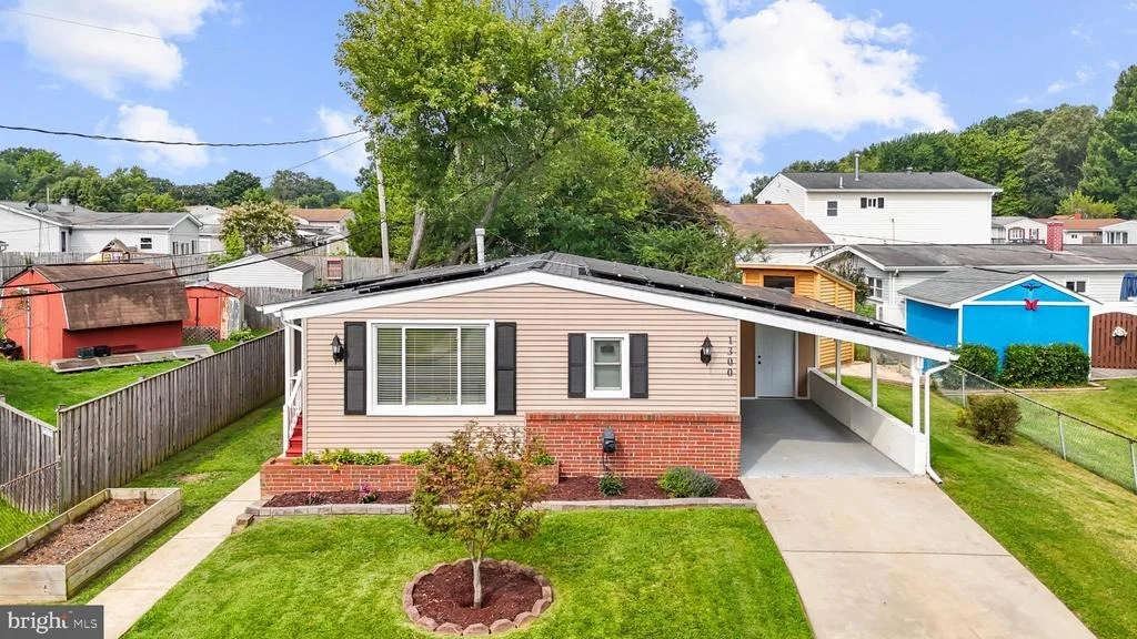 Photo of 1300 GILBERT PLACE