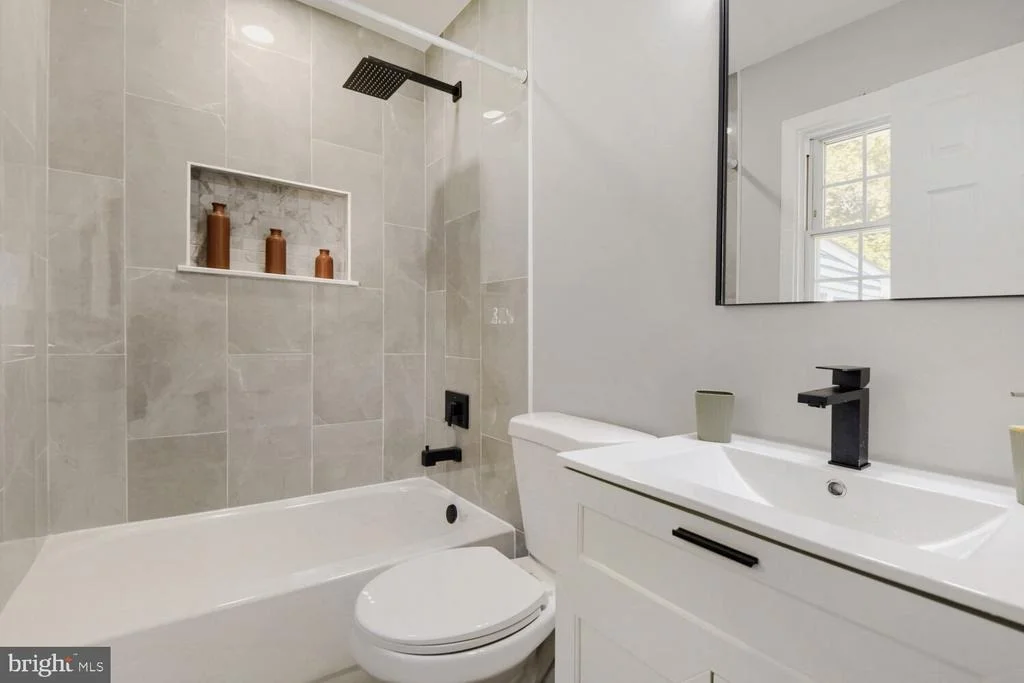 Photo of 696 W MAPLE ROAD