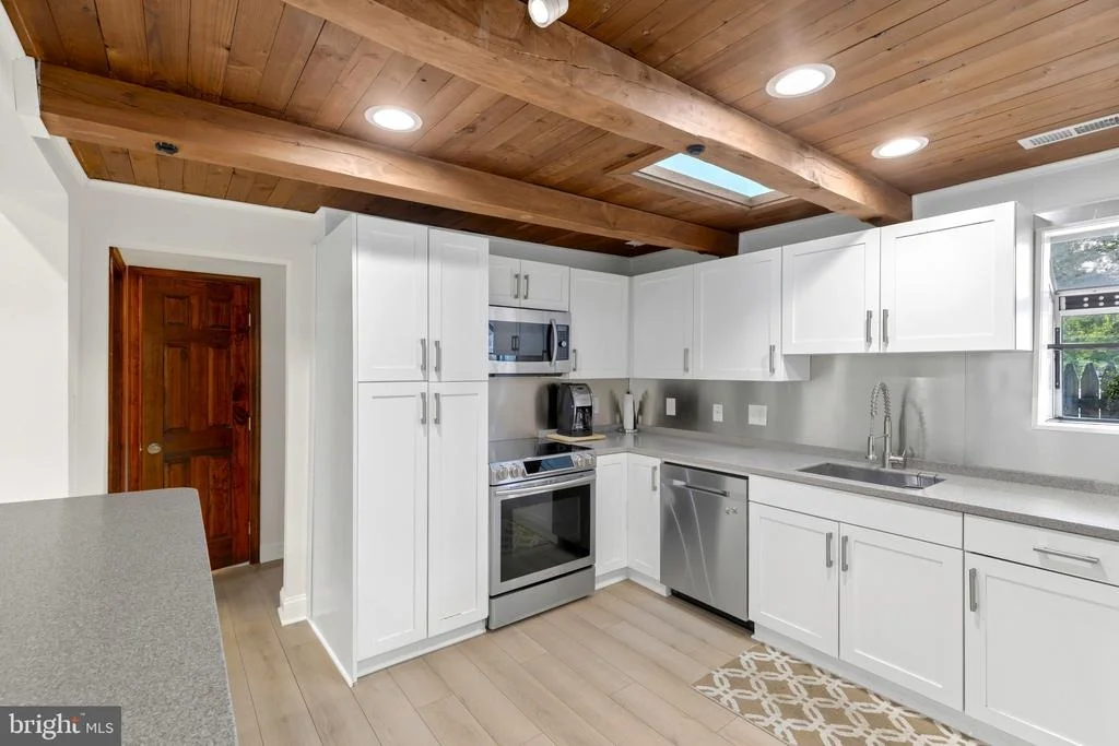 Photo of 1820 LONGWOOD ROAD