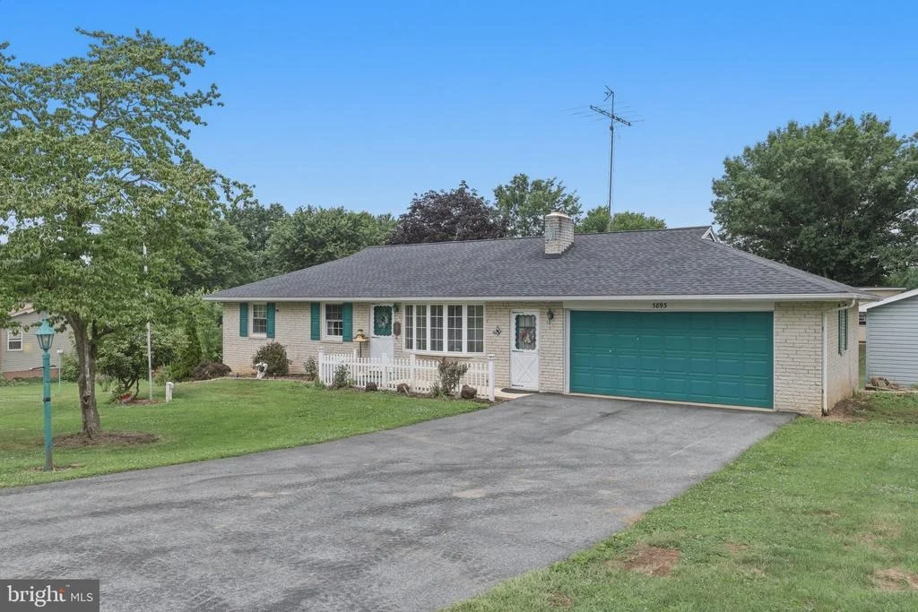 Photo of 5893 AMBAU ROAD