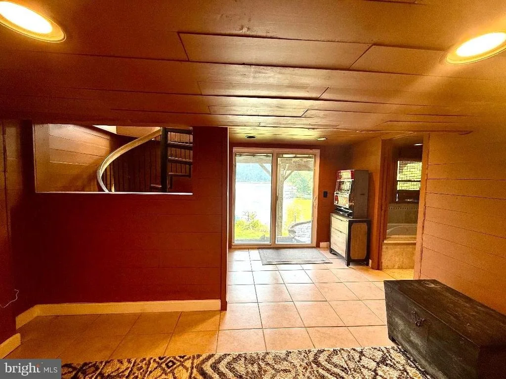 Photo of 8389 HIGHVIEW STREET