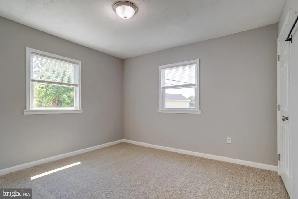 Photo of 215 GLIDER DRIVE