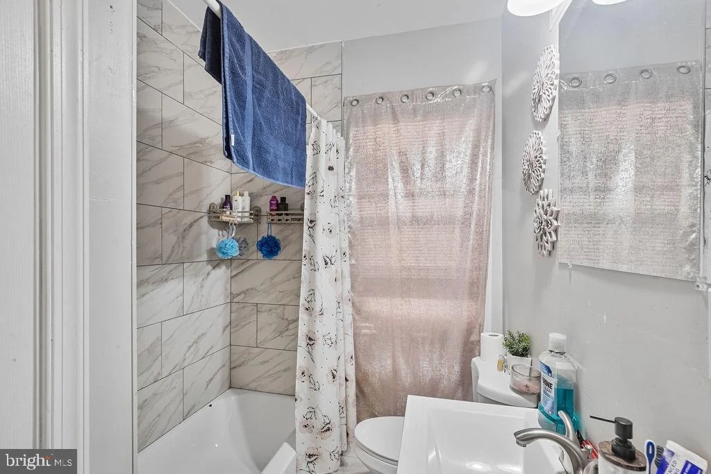 Photo of 8489 ARBUTUS ROAD