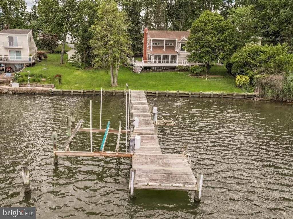 Photo of 421 EDGEWATER ROAD