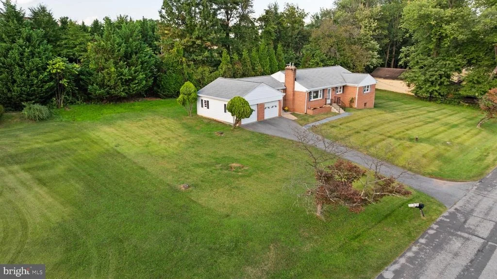 Photo of 11809 COLLINS DRIVE