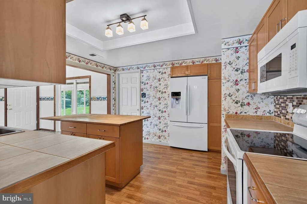 Photo of 323 AVONDALE DRIVE
