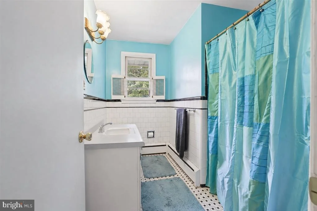 Photo of 1221 DULANEY VALLEY ROAD