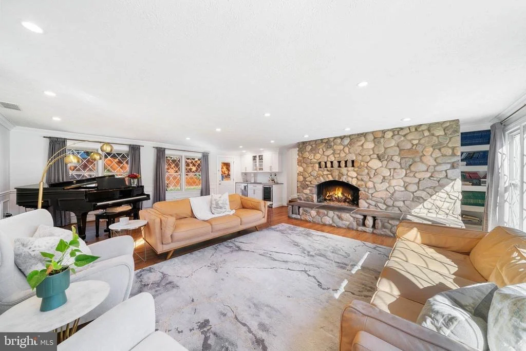Photo of 15304 WATERGATE ROAD