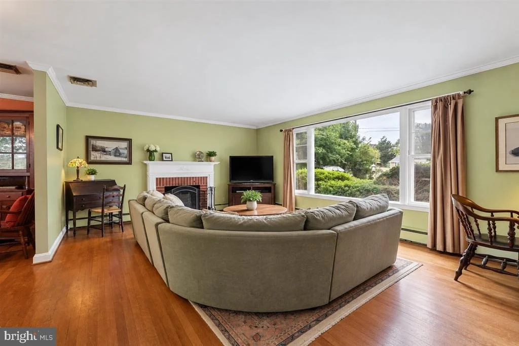 Photo of 1221 DULANEY VALLEY ROAD