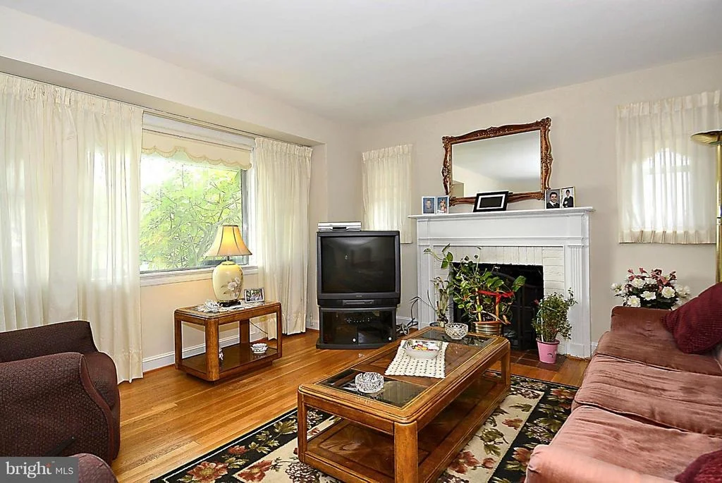 Photo of 10202 DOUGLAS AVENUE