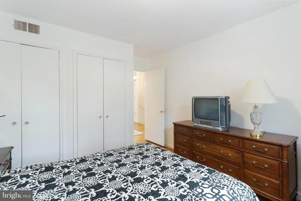 Photo of 2609 VILLAGE LANE
