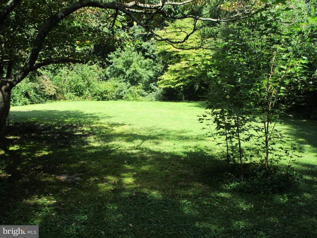 Photo of 40 W FAIRWAY CIRCLE