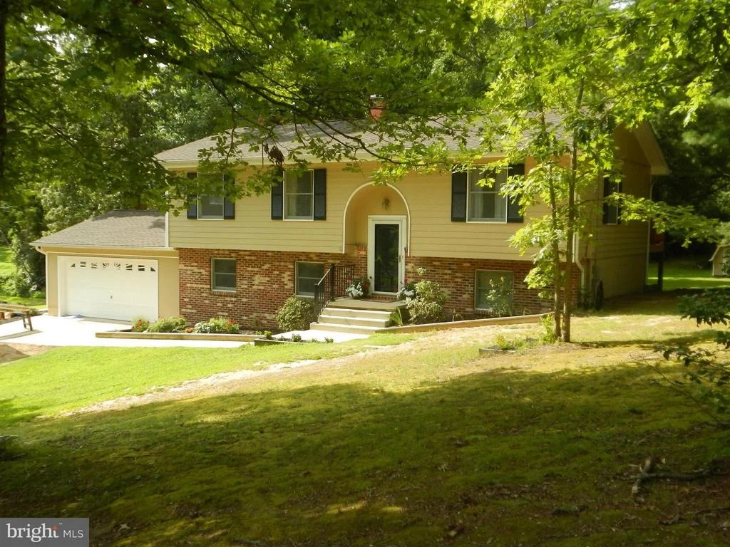 Photo of 45286 BAREFOOT DRIVE