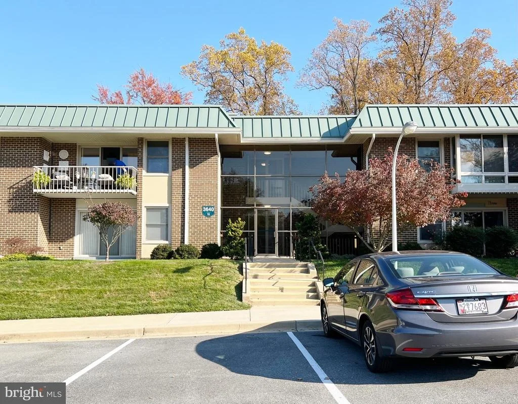 Photo of Unit 102D at 3640 GLENEAGLES DRIVE