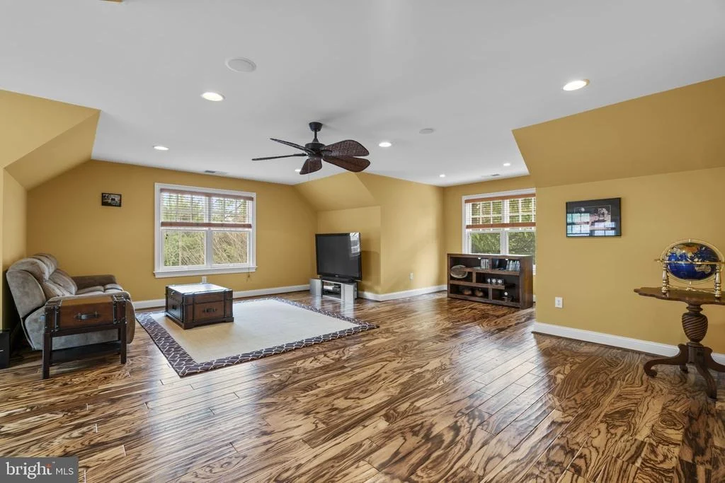 Photo of 370 EAGLE HILL ROAD